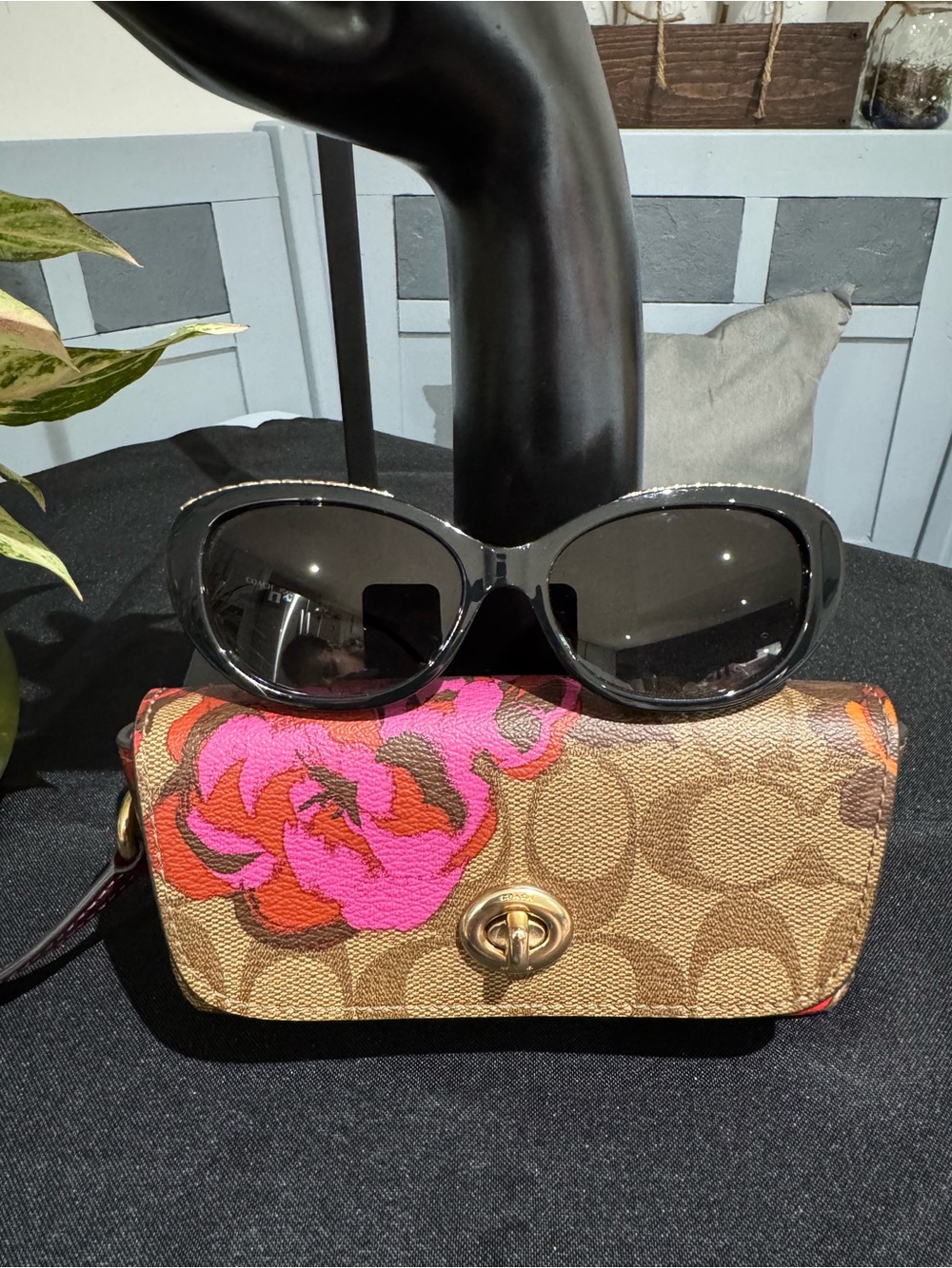 RARE Coach HC8295U Sunglasses + Matching Floral Signature Case Set 🌹